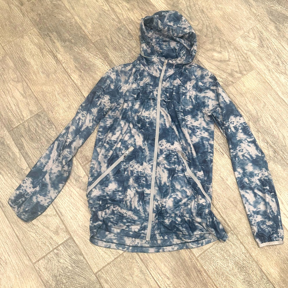 Lululemon pack it up jacket in tie dye blue size 8